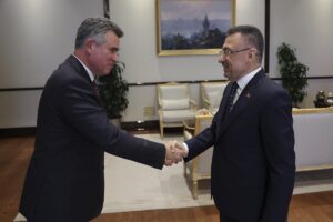 ANKARA (AA) – Cumhurbaşkanı Yardımcısı Fuat Oktay, Türkiye'nin Lefkoşa Büyükelçisi