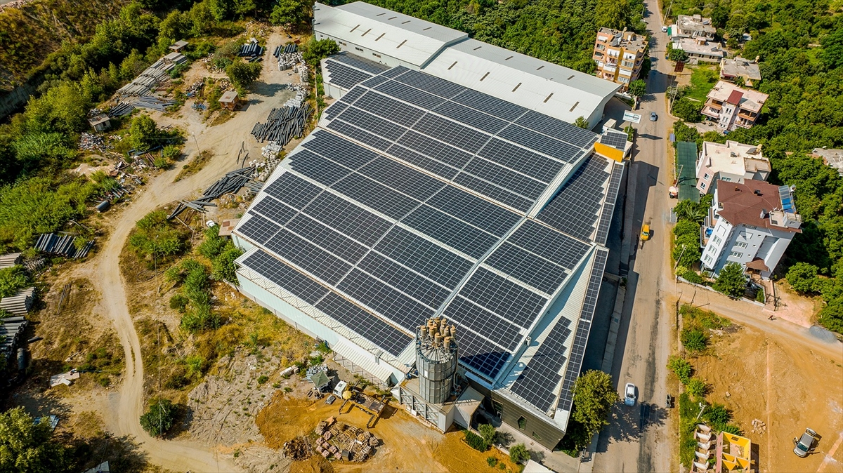 CW Enerji, Antalya'da bir fabrikanın çatısına güneş enerjisi santrali kurdu
