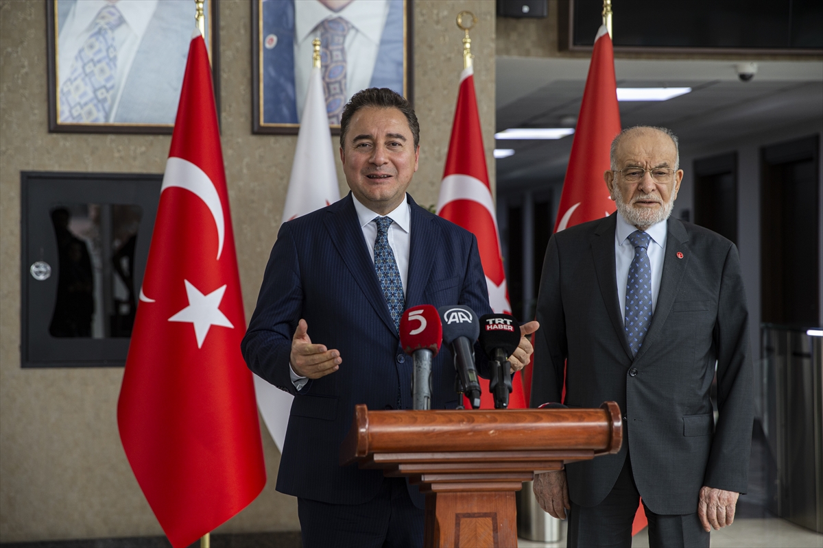 DEVA Partisi Genel Başkanı Babacan, Saadet Partisi Genel Başkanı Karamollaoğlu ile görüştü