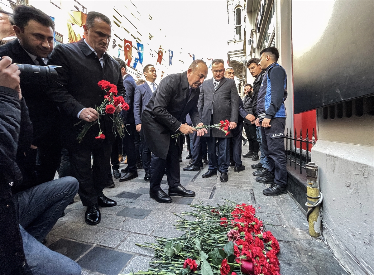 Dışişleri Bakanı Çavuşoğlu, terör saldırısının yaşandığı İstiklal Caddesi'nde konuştu: