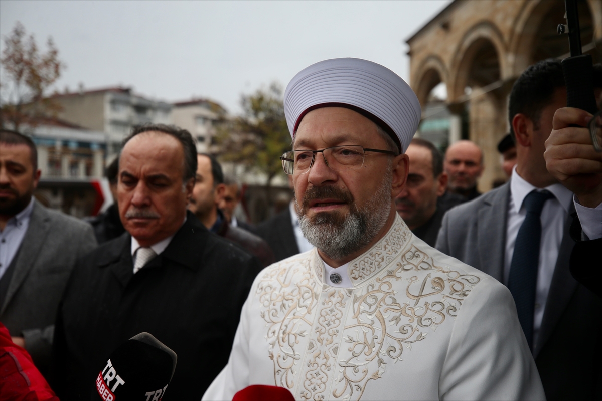 Diyanet İşleri Başkanı Erbaş, Düzce'de depremde hasar gören camileri inceledi: