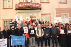 DİYARBAKIR (AA) – Diyarbakır annelerinin dağa kaçırılan çocukları için HDP
