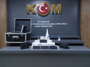 DİYARBAKIR (AA) – Diyarbakır'da polisin düzenlediği operasyonda sahte banknotlara kullandığı