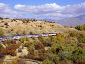 ERZİNCAN (AA) – Doğu Ekspresi'nin doğayla bütünleştiği Kemah-Erzincan güzergahı, fotoğraf
