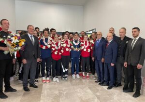 İSTANBUL (AA) – Meksika'da düzenlenen Dünya Tekvando Şampiyonası'nda birer gümüş