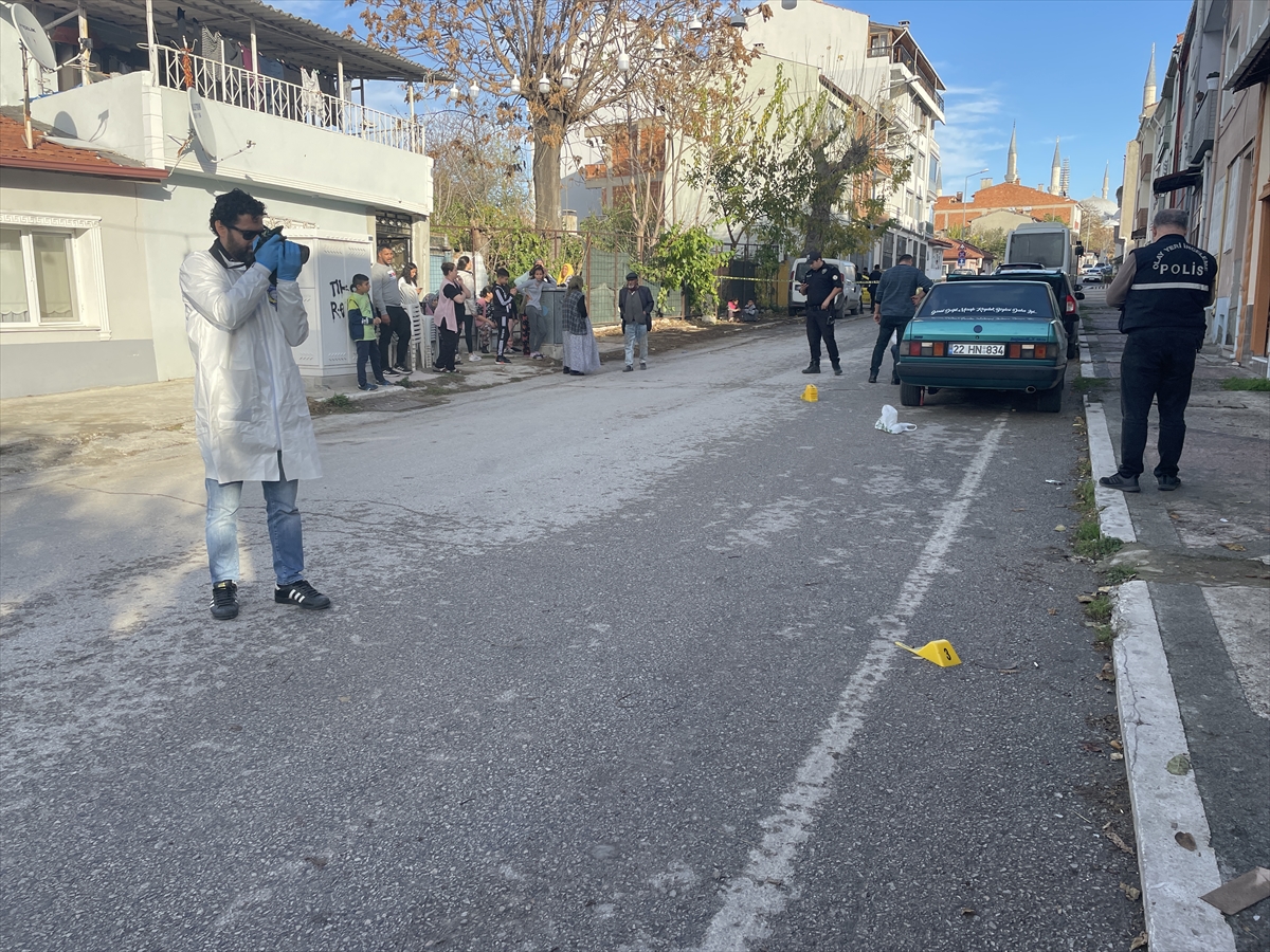 Edirne'de nişanlısının evinin önünde silahla vurulan damat yaralandı