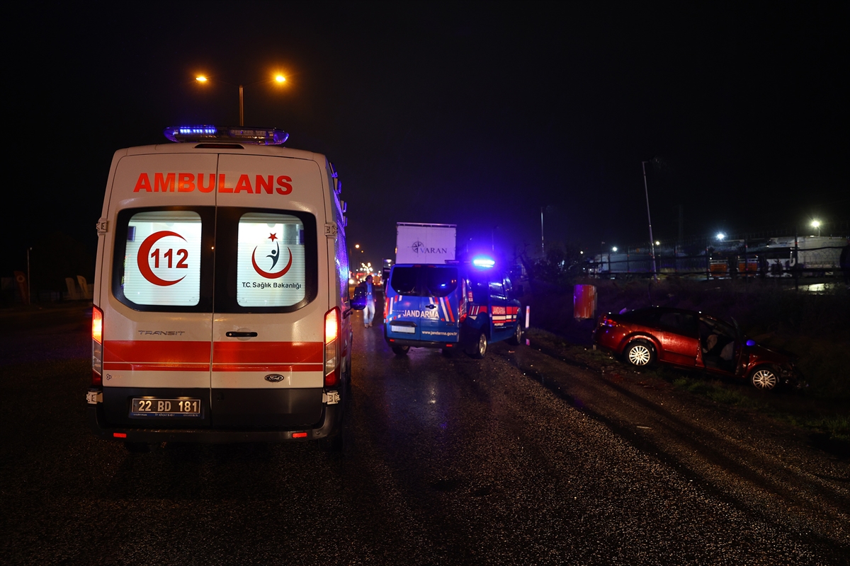 Edirne’de tırla otomobilin çarpıştığı kazada 5 kişi yaralandı