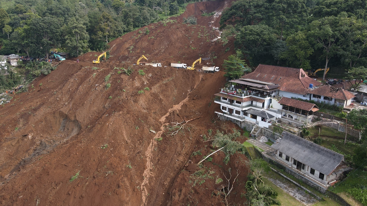 GÜNCELLEME – Endonezya'daki depremde hayatını kaybedenlerin sayısı 268'e yükseldi