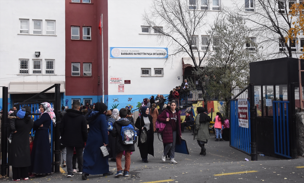 Erzurum'da 12 öğrenci gıda zehirlenmesi şüphesiyle tedavi altına alındı