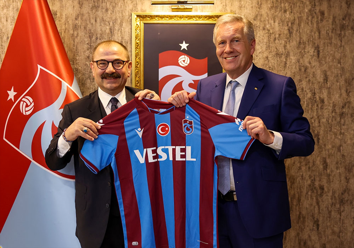 Eski Almanya Cumhurbaşkanı Christian Wulff'tan Trabzonspor'a ziyaret -  Haber 1
