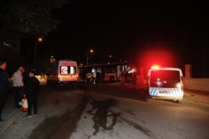 ESKİŞEHİR (AA) – Eskişehir'de Büyükşehir Belediyesine ait otobüs ile otomobilin