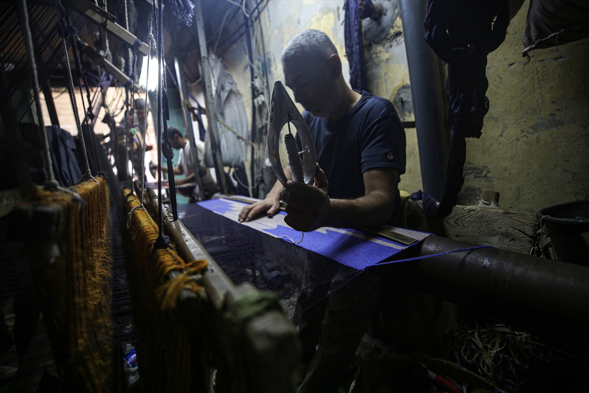 Gazze’deki el dokuma atölyesi, ablukaya rağmen nesillerdir faaliyet gösteriyor