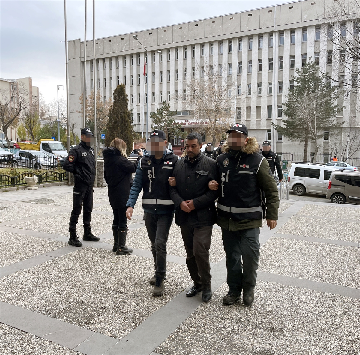 “Girdap” operasyonu kapsamında Erzurum'da yakalanan 7 şüpheli adliyeye çıkarıldı