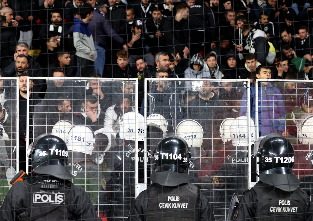 GÜNCELLEME – Göztepe-Altay maçında yaralanan kaleci ve taraftarın tedavisi sürüyor