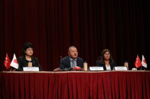 ANKARA (AA) – Bitlis’in Adilcevaz ilçesinde sahipsiz köpeklerin saldırısına uğrayan