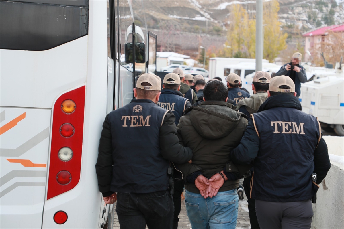 Hakkari'de terör operasyonunda gözaltına alınan 16 şüpheliden 3'ü tutuklandı