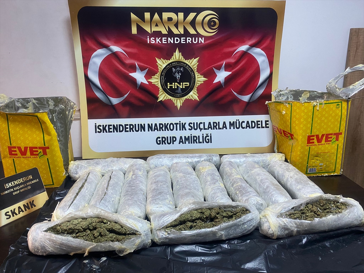 Hatay'da yağ bidonlarına gizlenmiş 6 kilo 850 gram skunk ele geçirildi