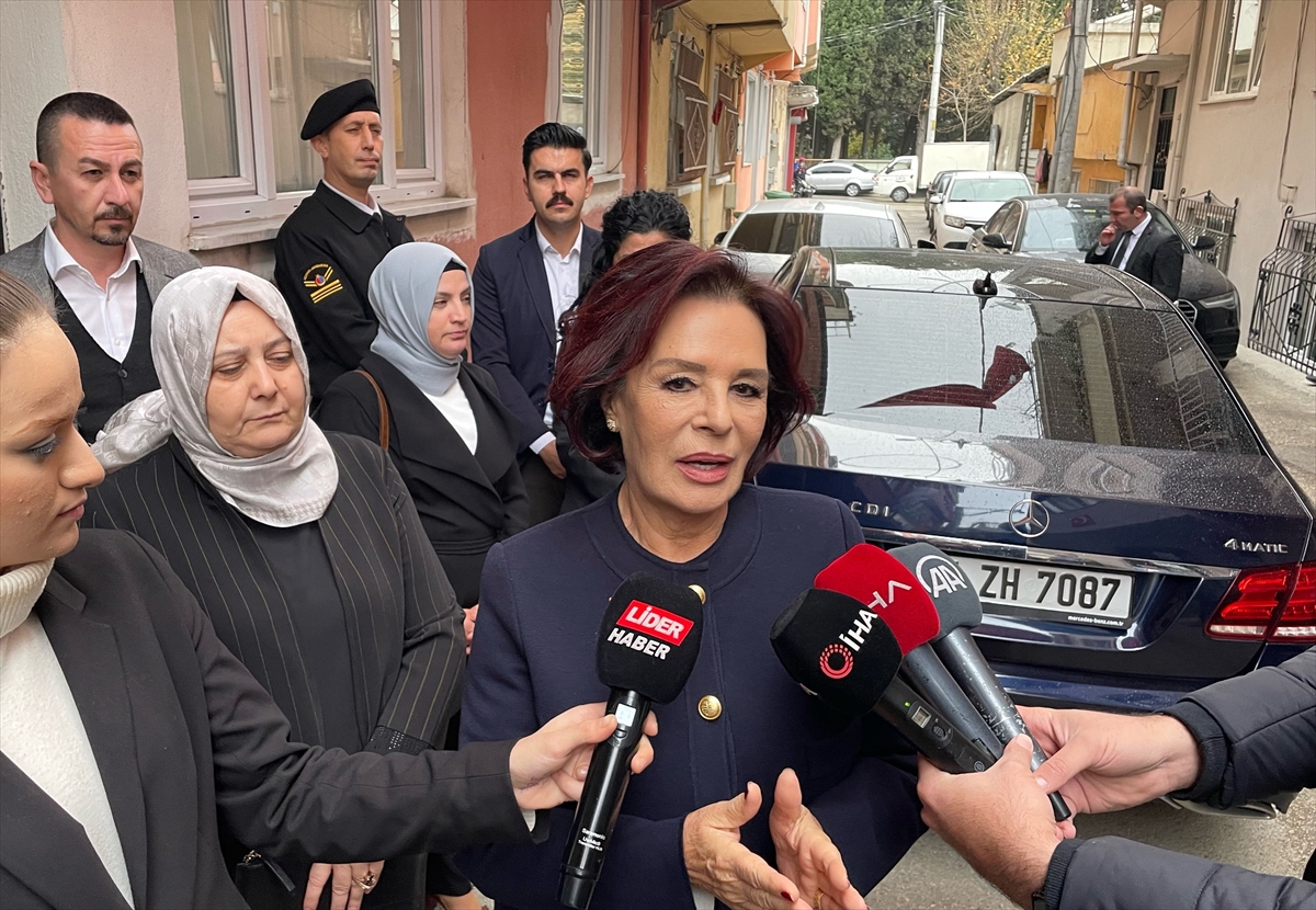 Hülya Koçyiğit, Bursa'da şehit ailesini ziyaret etti