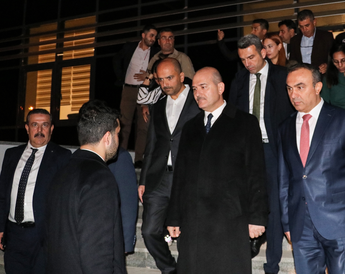 İçişleri Bakanı Soylu, Kilis'te terör saldırısında yaralanan güvenlik görevlilerini ziyaret etti