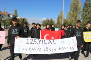 IĞDIR (AA) – Iğdır'da öğrenciler, Lösemili Çocuklar Haftası kapsamında, lösemi