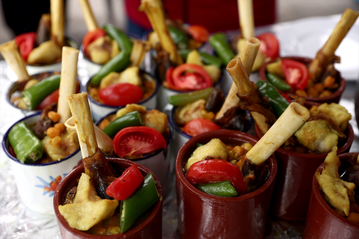 Iğdır'ın asırlık yemeği “Bozbaş” lezzeti ve sunumuyla başkentte tanıtılıyor