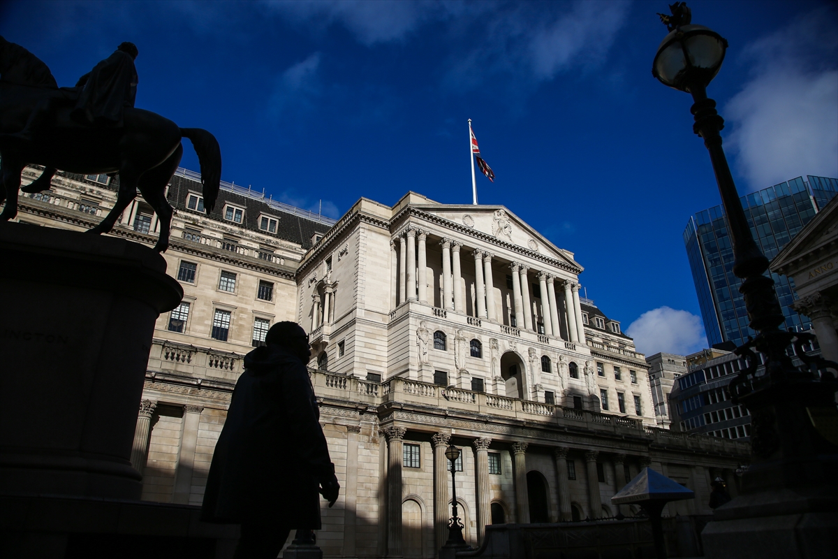 İngiltere Merkez Bankası 33 yılın en sert faiz artışını yaptı