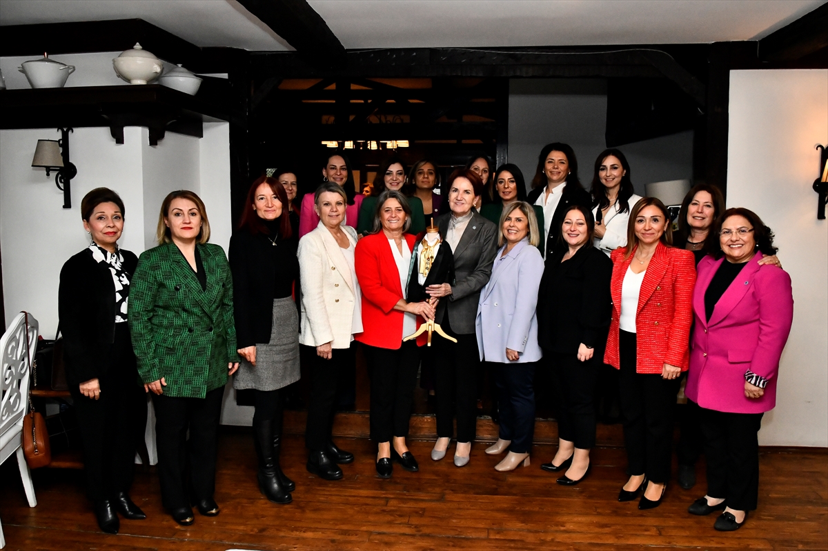 İYİ Parti Genel Başkanı Akşener, kadın baro başkanlarıyla görüştü