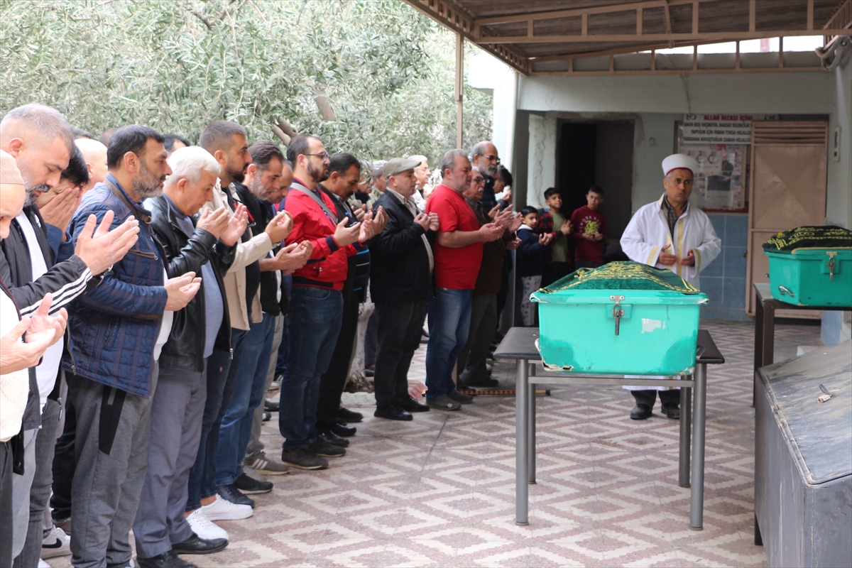 GÜNCELLEME – İzmir'de otomobil ile çarpışan motosikletteki 2 kardeş hayatını kaybetti