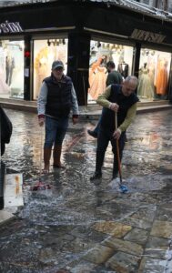 İZMİR (AA) – İzmir'de öğleden sonra etkisini artıran sağanak nedeniyle