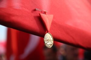 KAHRAMANMARAŞ (AA) – Kahramanmaraş Kalesi'nden Fransız bayrağı indirilerek, yerine Türk