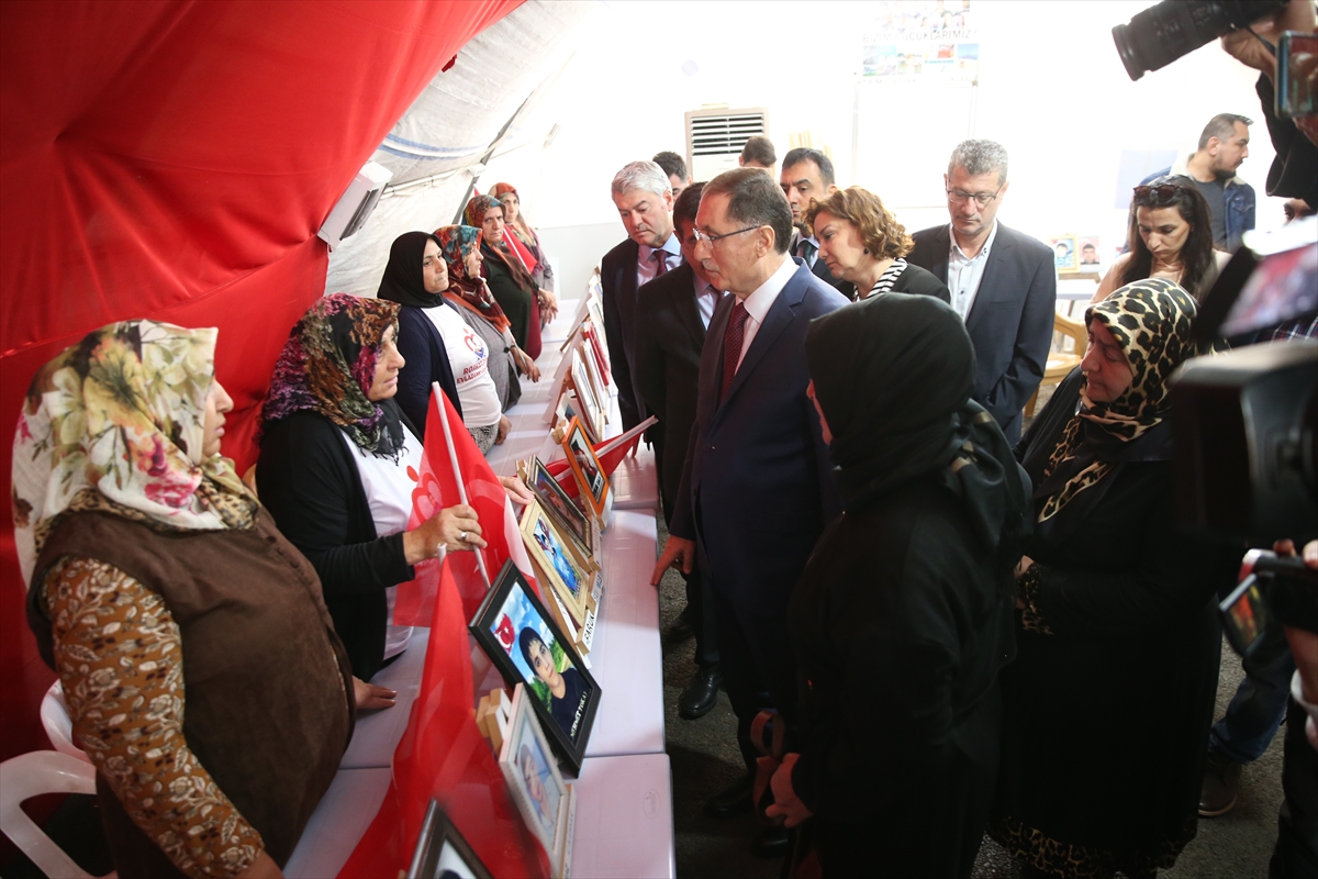 Kamu Başdenetçisi Şeref Malkoç, Diyarbakır annelerini ziyaret etti: