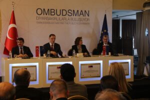 DİYARBAKIR (AA) – Kamu Başdenetçisi (Ombudsman) Şeref Malkoç, "Ombudsman Diyarbakırlılarla