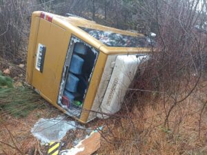KARABÜK (AA) – Karabük'ün Ovacık ilçesinde devrilen yolcu minibüsündeki 5