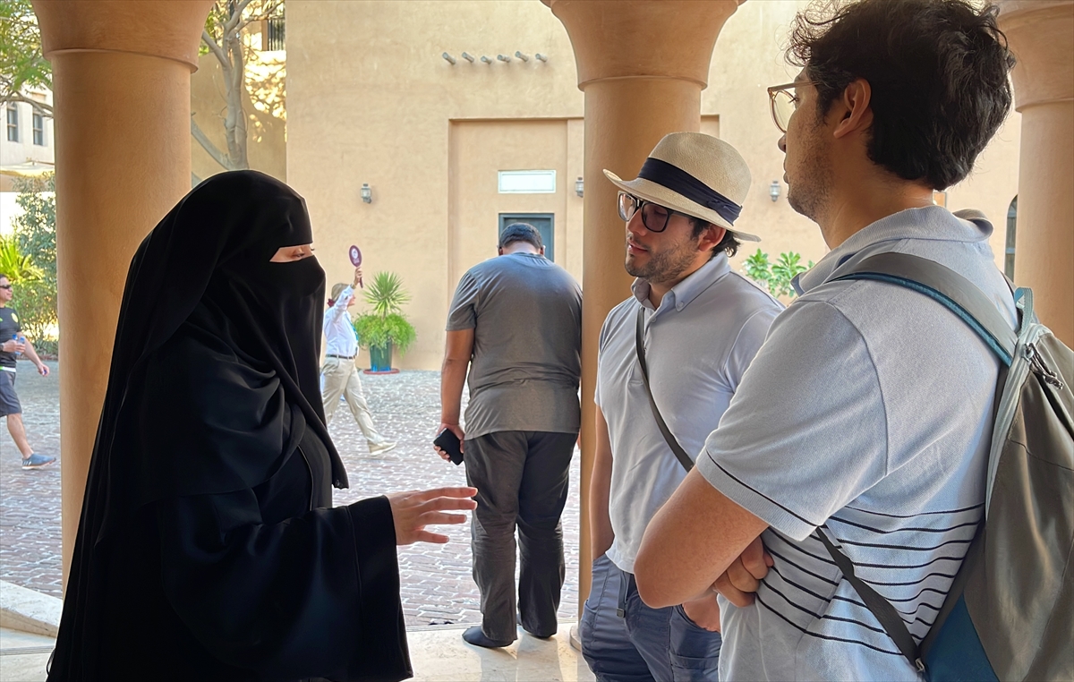 Katar'a gelen Dünya Kupası taraftarları İslam'la tanışıyor