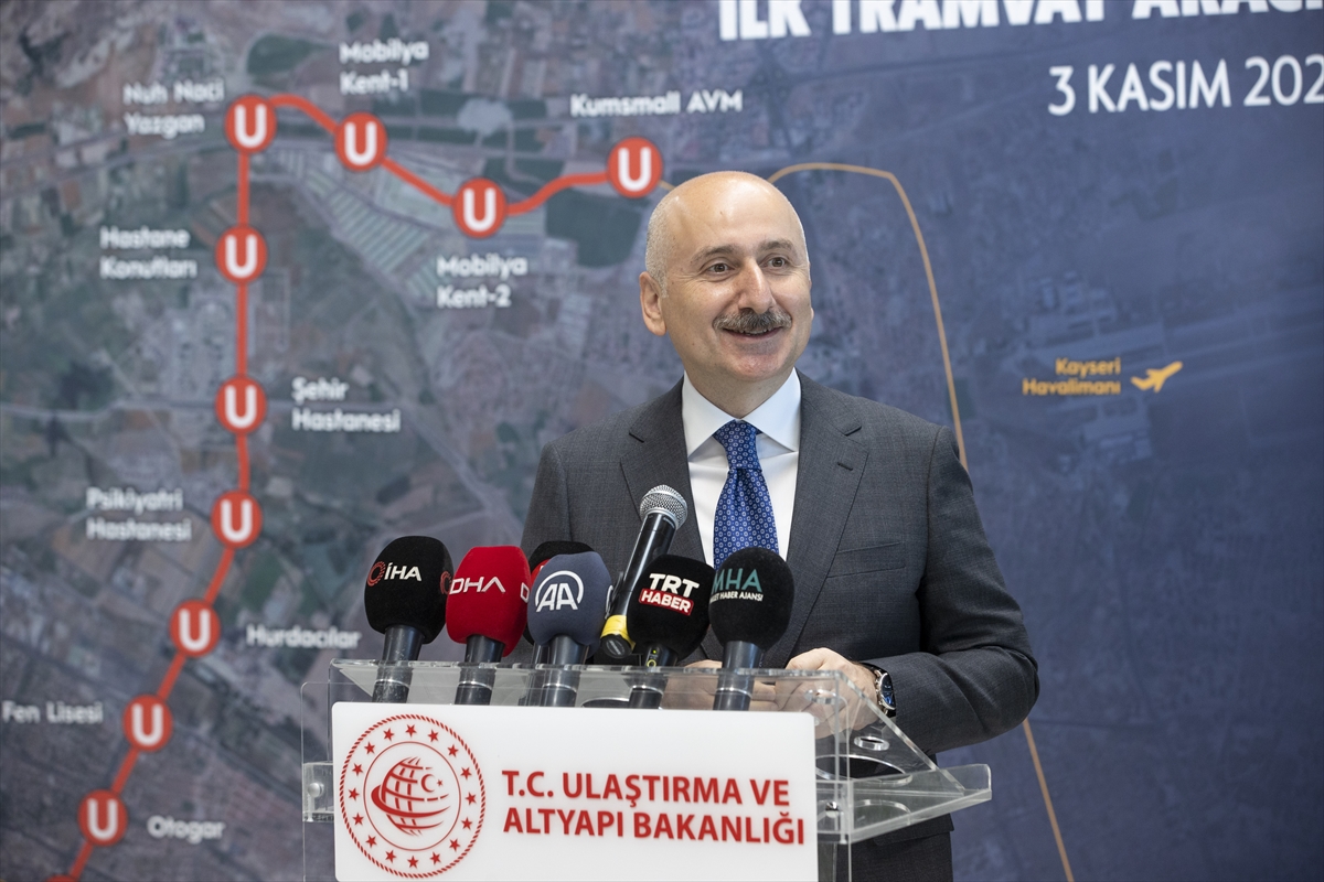 Kayseri Anafartalar-Şehir Hastanesi-Mobilya Kent Tramvay Hattı'nın ilk tramvay aracı banttan indirildi