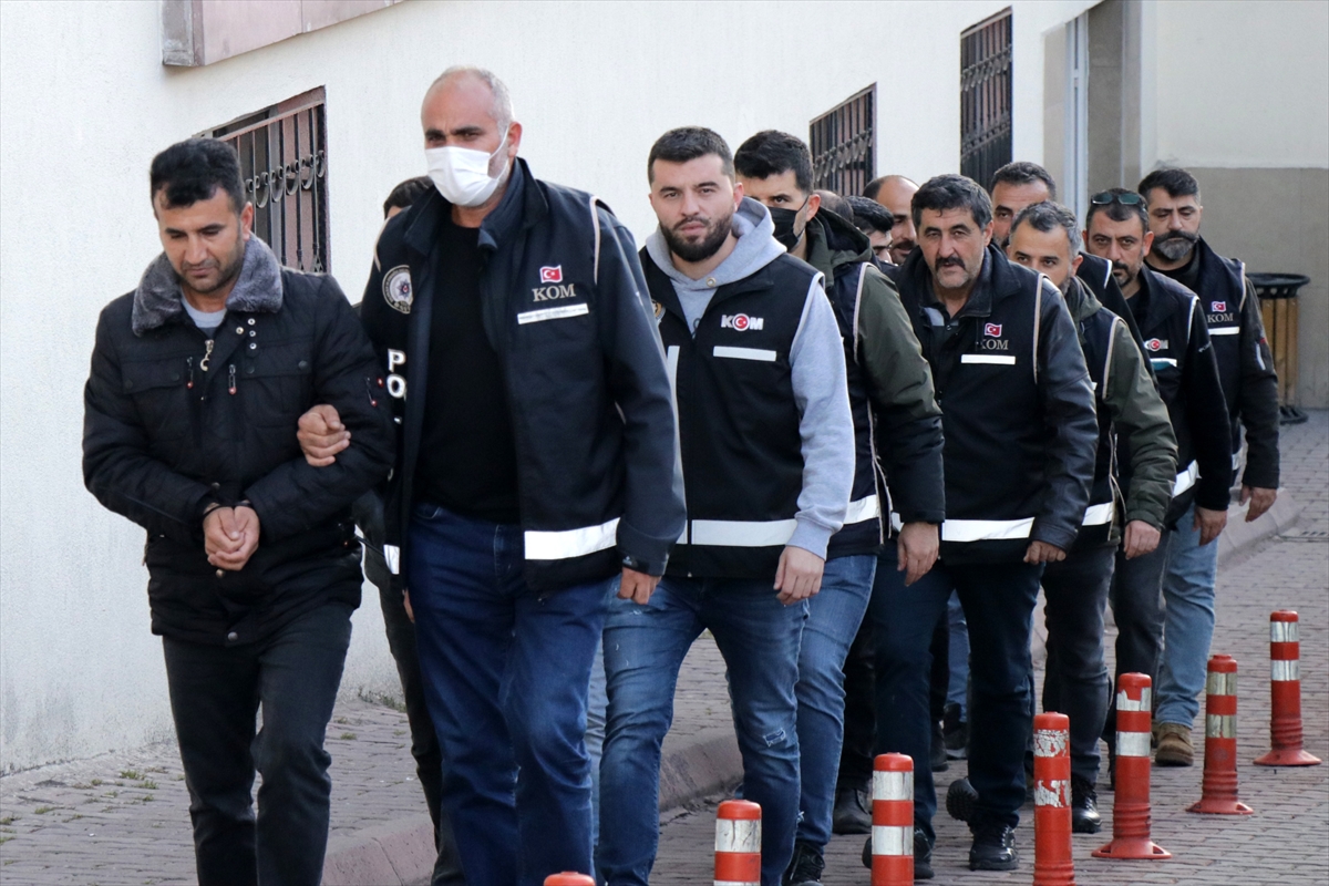 GÜNCELLEME – Kayseri merkezli kaçakçılık operasyonunda gözaltına alınan 9 şüpheli adliyede