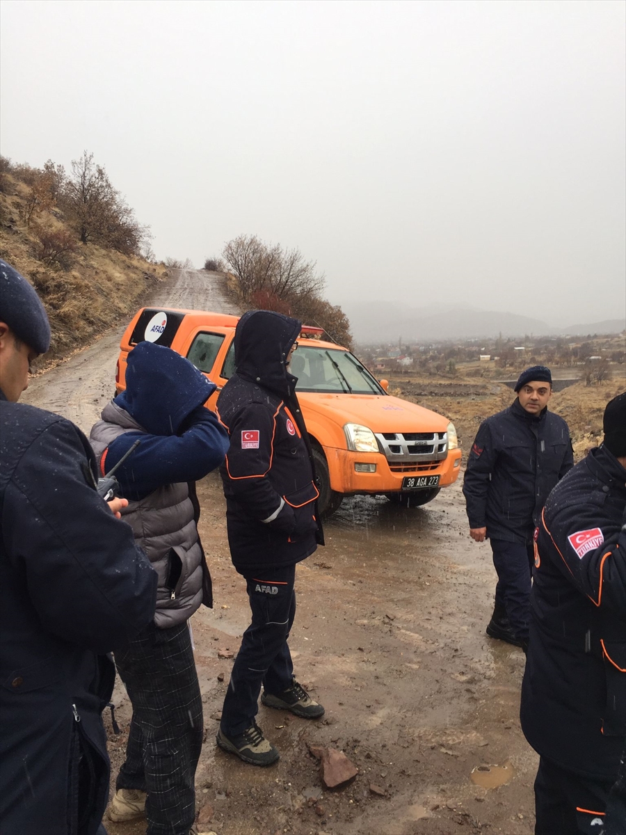 Kayseri'de gezmeye gittikleri ormanda kaybolan 2 kişi bulundu