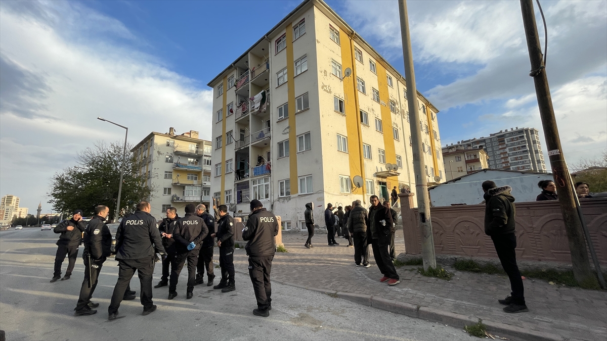 Kayseri'de komşular arasında çıkan silahlı kavgada 3 kişi yaralandı