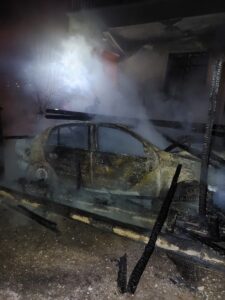 KIRIKKALE (AA) – Kırıkkale'nin Karakeçili ilçesinde park halindeyken yanan otomobil