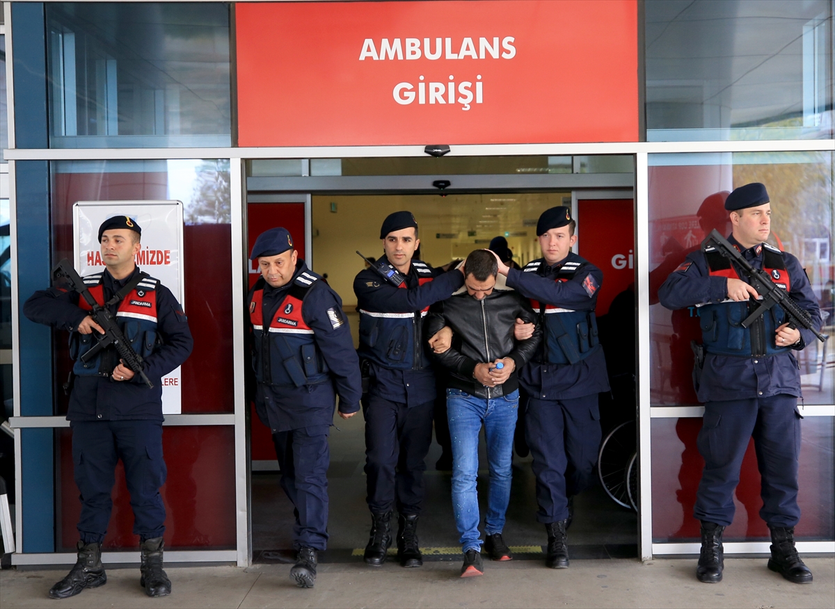 Kırklareli'nde uluslararası uyuşturucu kaçakçılığı operasyonunda yakalanan 5 zanlıdan 3'ü adliyede