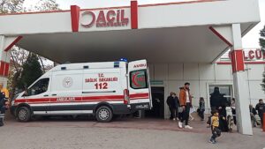 KOCAELİ (AA) – Kocaeli'nin Gölcük ilçesinde dönel kavşaktaki refüje çarpan
