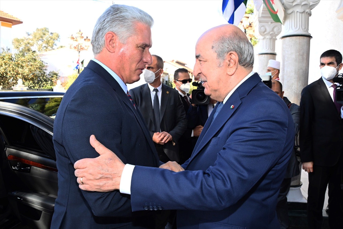 Cezayir Cumhurbaşkanı ile Kübalı mevkidaşı iki ülke ilişkilerini görüştü