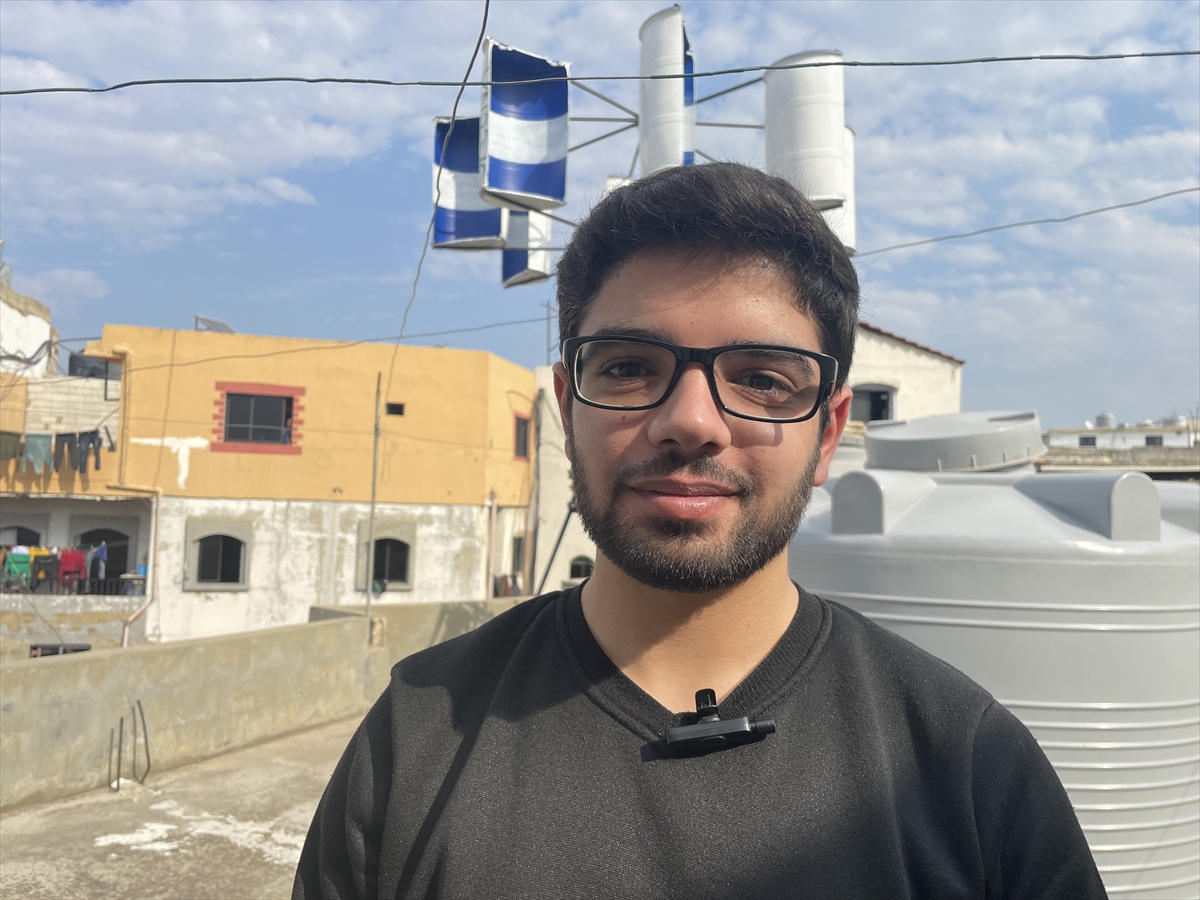 Lübnanlı genç, atık malzemeleri dönüştürerek yaptığı rüzgar türbiniyle elektrik üretiyor