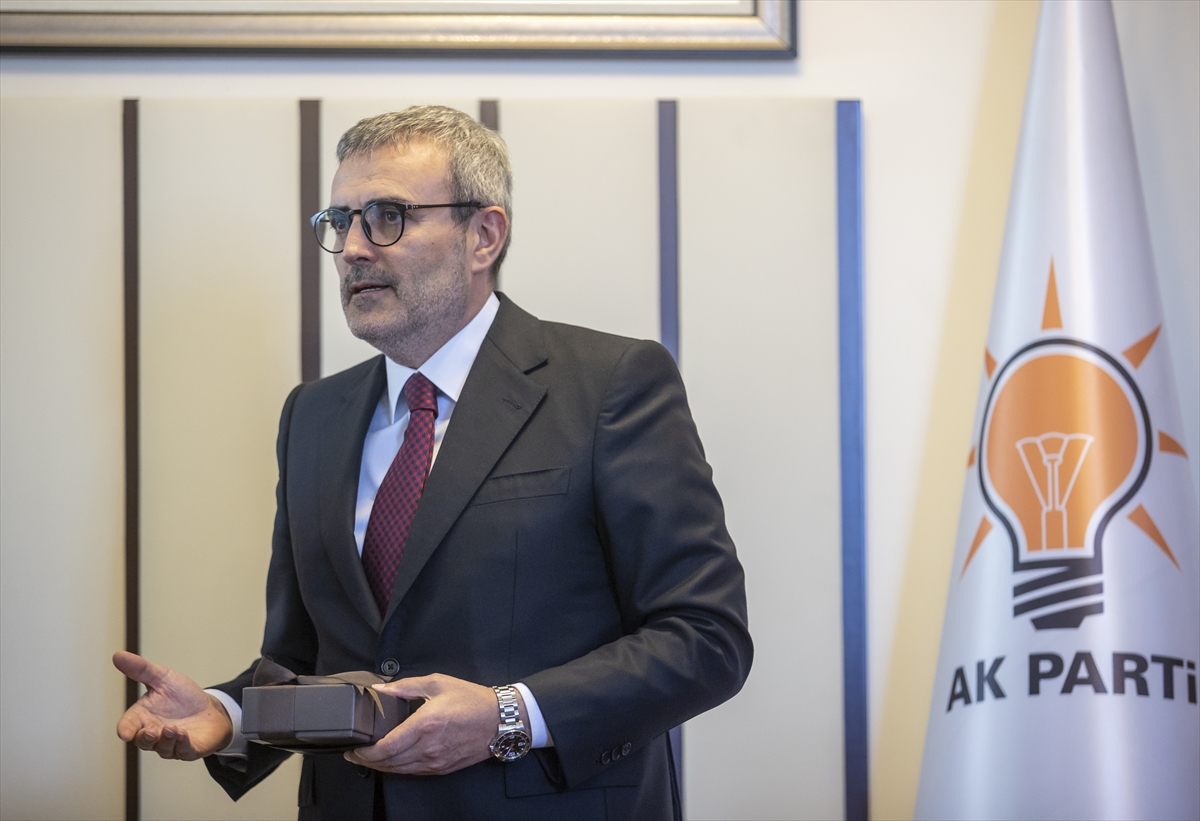Mahir Ünal, AK Parti Grup Başkanvekilliği görevini Özlem Zengin'e devretti