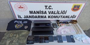 MANİSA (AA) – Kendilerini kamu görevlisi olarak tanıtarak yaşlı kişiyi