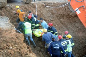 MANİSA (AA) – Manisa'nın Turgutlu ilçesinde hafriyat çalışması sırasında toprak