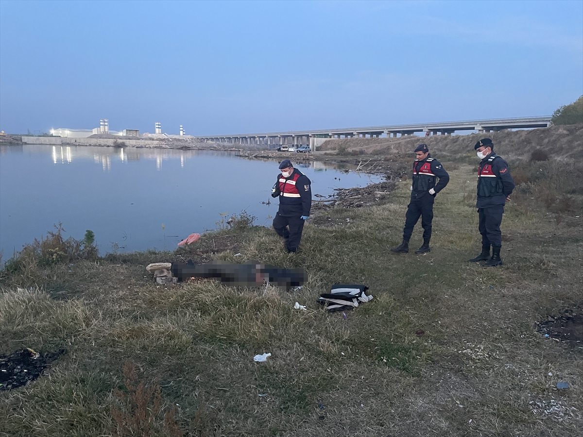 Meriç Nehri'nde erkek cesedi bulundu