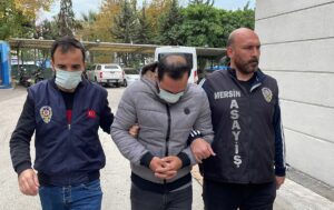 MERSİN (AA) – Mersin'in Mezitli ilçesinde, motosikletten attıkları cismin gözüne