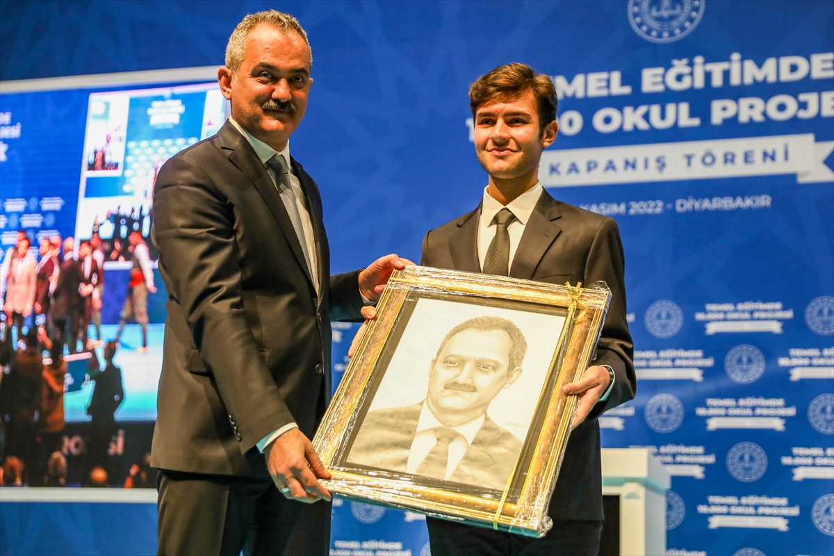 Milli Eğitim Bakanı Özer, “Temel Eğitimde 10.000 Okul Projesi Kapanış Töreni”nde konuştu: