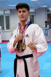 EDİRNE (AA) – GÖKHAN ZOBAR – Edirne'de babasının teşvikiyle başladığı